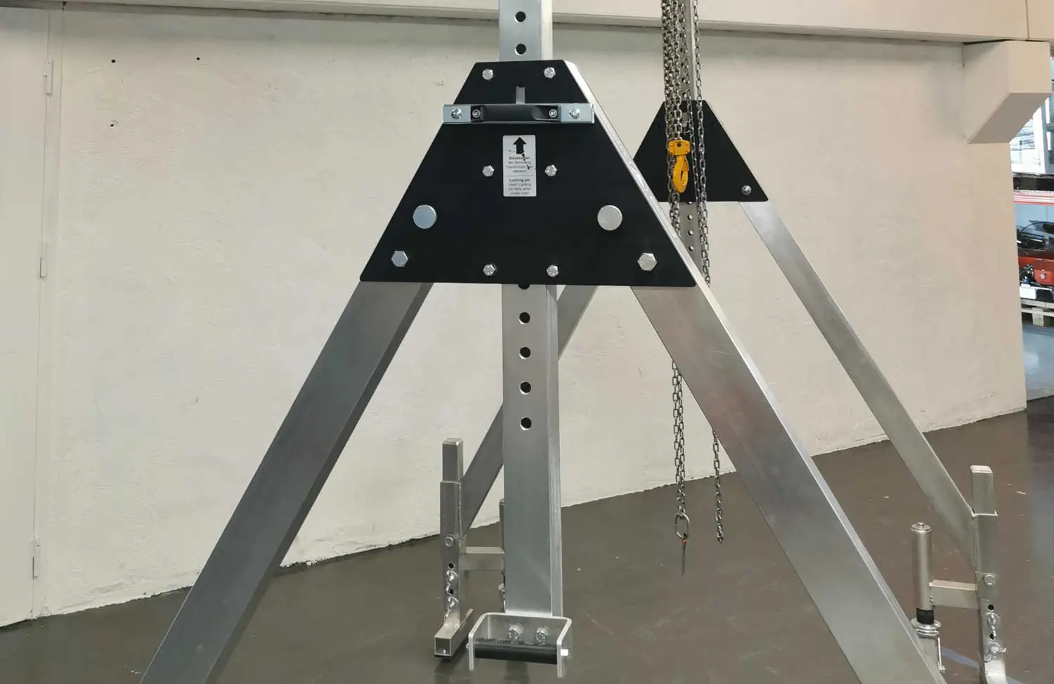 Close-up of the height adjustment on a Liftroller Crane leg