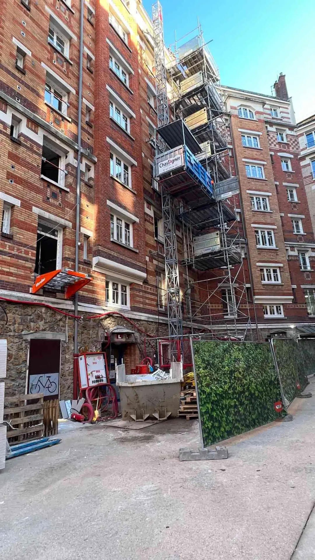 Liftroller in Paris – Renovation of 450 Apartments